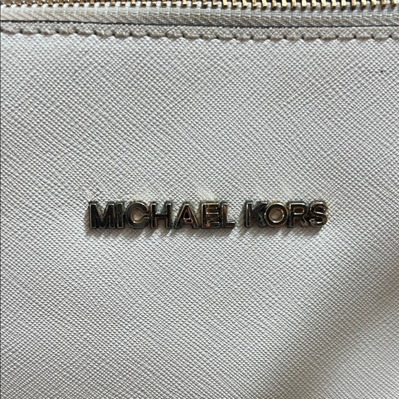 Michael Kors Cream Tote Bag with Gold Accents preowned - Picture 5 of 10